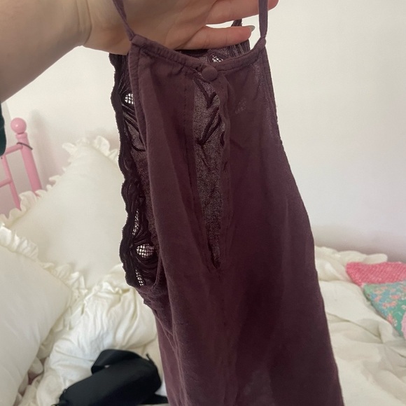 Kendall & Kylie Halter Top - Picture 6 of 7